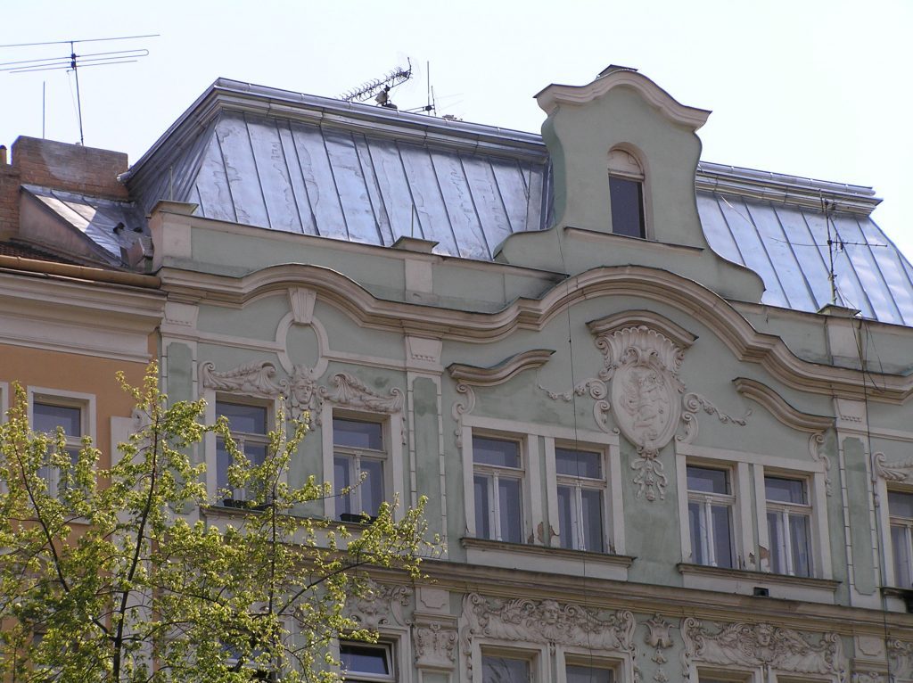 Detail falcované plechové krytiny s klempířskými prvky